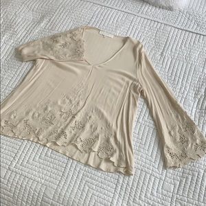 ⭐️ Ivory top with bell sleeves, floral detail ⭐️